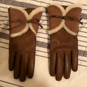 Brown leather UGG gloves